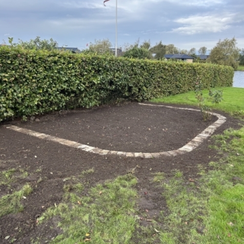 Kantsten rundt om bed som del af haveanlæg og belægningsarbejde