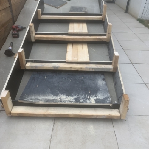 Forskalling til udendørs trappe før støbning ved indgangsparti