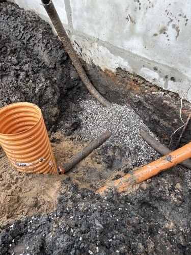 Kloakmester reparerer beskadiget kloakledning og sikrer korrekt afløb