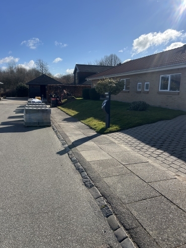 Levering af materialer til støttemur og anlægsarbejde ved privat bolig